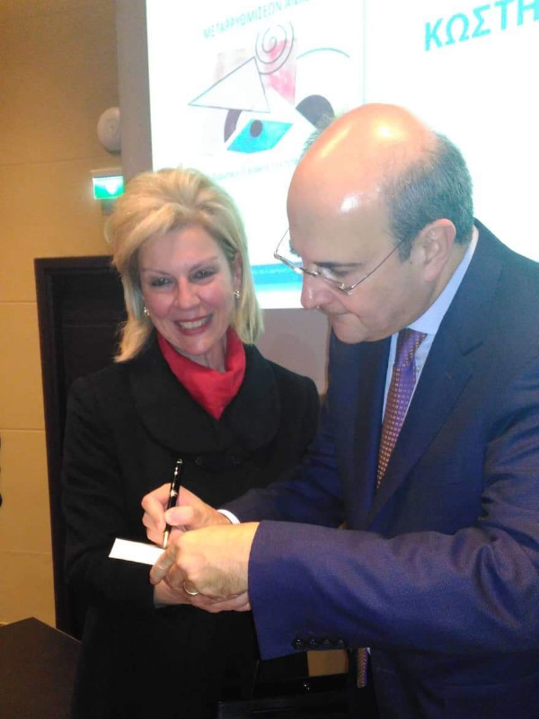 Με τον Αντιπρόεδρο της Νέας Δημοκρατίας κ. Κωστή Χατζηδάκη, υπογράφοντας το βιβλίο του. Καλοτάξιδο !!!