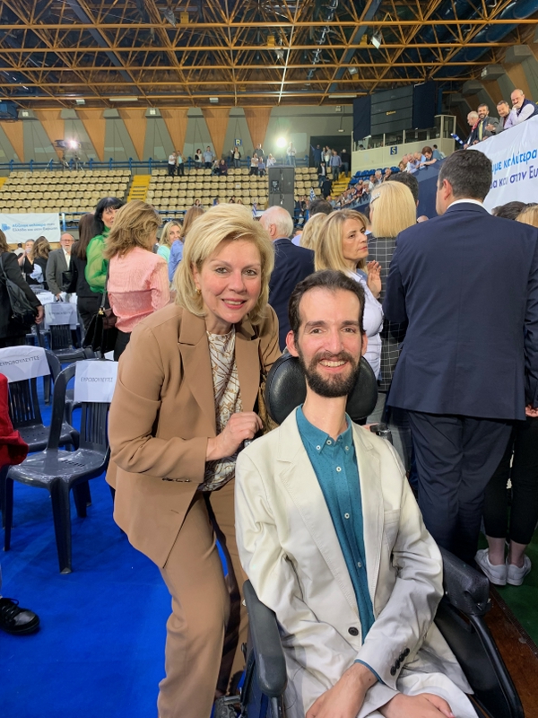 Με τον υποψήφιο Ευρωβουλευτή και αγωνιστή της ζωής κ. Στέλιο Κυμπουρόπουλο. Καλή επιτυχία Στέλιο !
