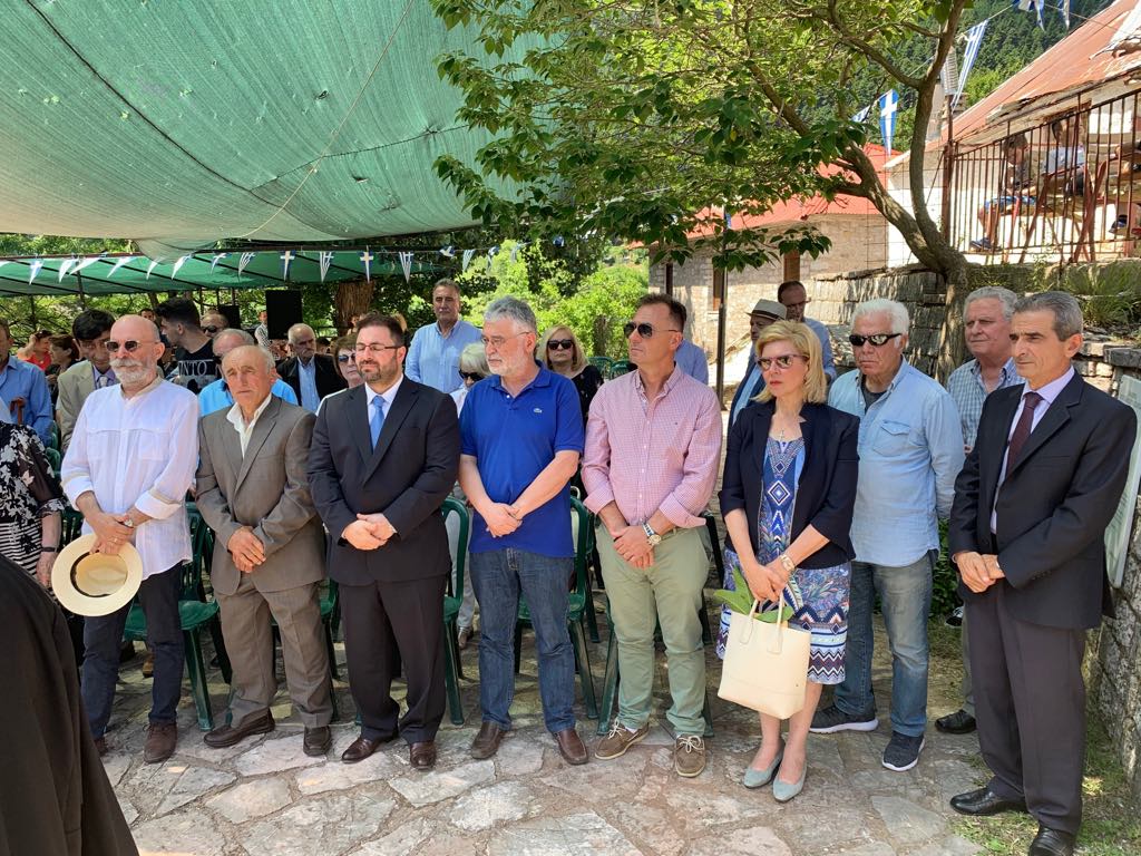 Μνημόσυνο και Πανηγυρικός της ημέρας στην κεντρική πλατεία του Μάραθου μπροστά στο μνημείο του Κατσαντώνη.