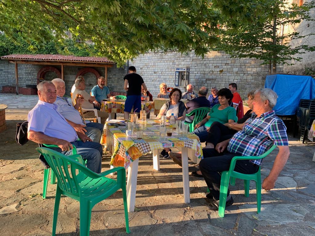 Στους Σταύλους - Θωμαΐς Οικονόμου