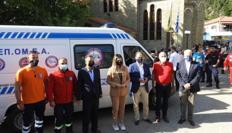 Εκδήλωση παράδοσης ασθενοφόρου στο Δήμο Αγράφων, από τον όμιλο ΥΓΕΙΑ